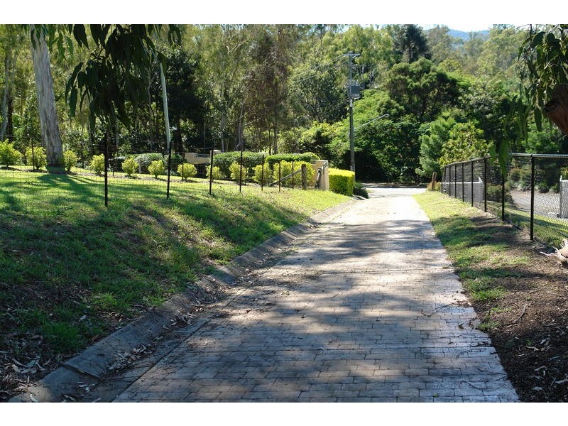 10 Kintyre Street, Brookfield QLD 4069